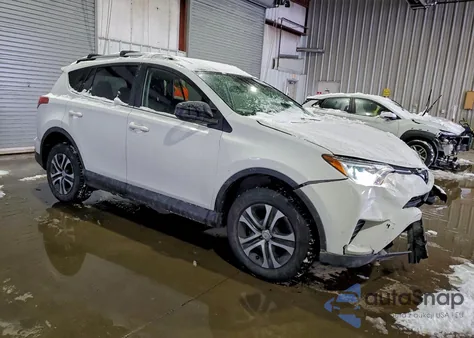 2017 Toyota Rav4 Le z USA, uszkodzony, nr VIN JTMBFREV8HD205733